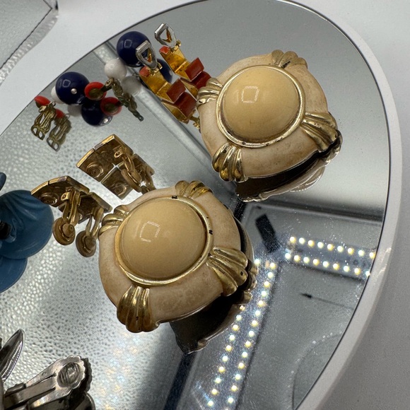 Clip On Earrings Lot of 6 pairs vintage - Picture 5 of 6